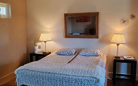 Villa Tammikallio Guest House, Near The Airport - Kodikas Vierasmaja Tuusulassa
